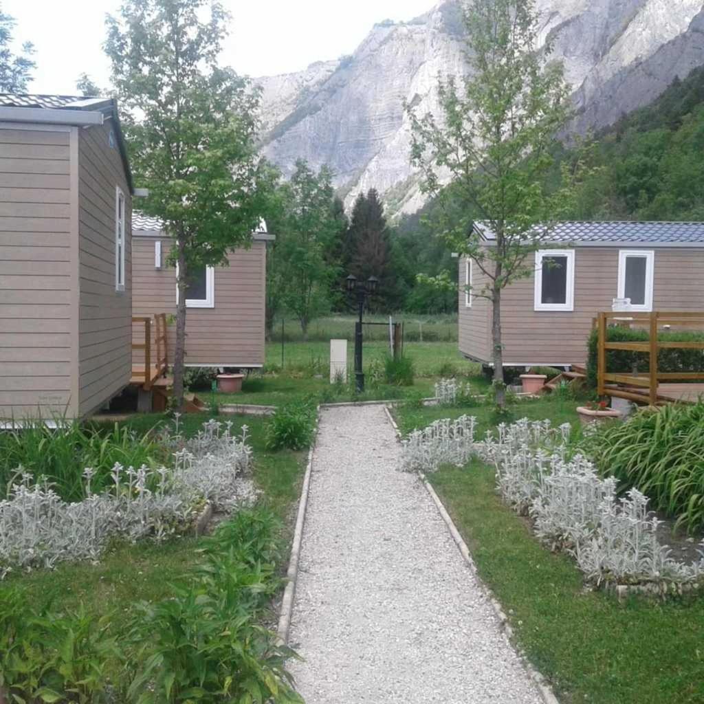 Camping 5 Etoiles - Piscine - Eeceff Le Bourg-d'Oisans Exterior photo